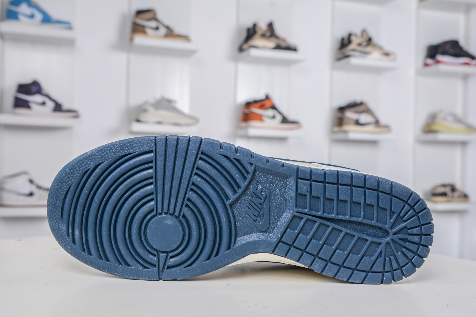 Nike SB Dunk Low x Louis Vuitton Cream Blue Sneakers 5 cmp i1758908616119 8078 0 3