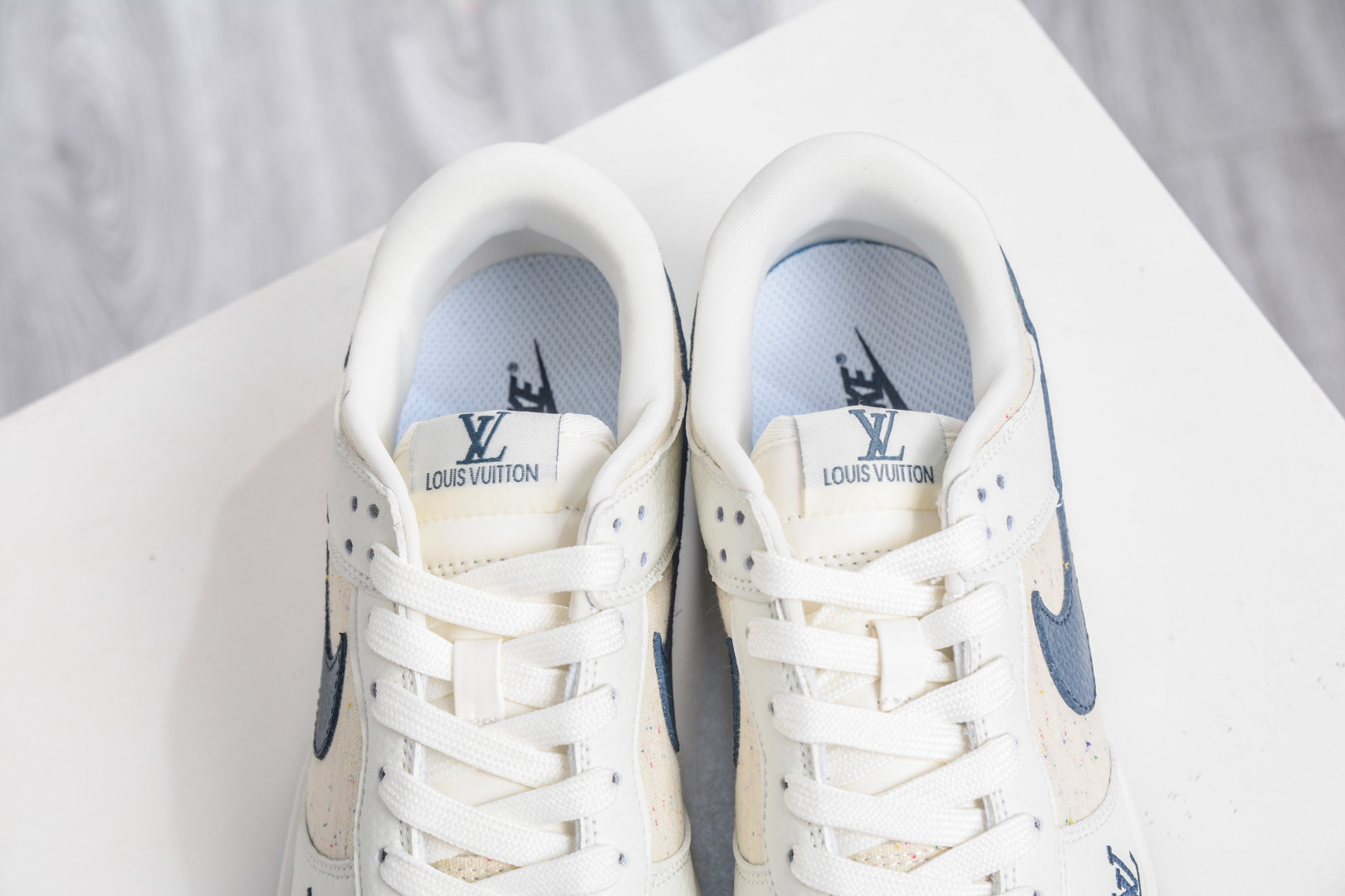 Nike SB Dunk Low x Louis Vuitton Cream Blue Sneakers 9 cmp i1758908617922 668 0 7