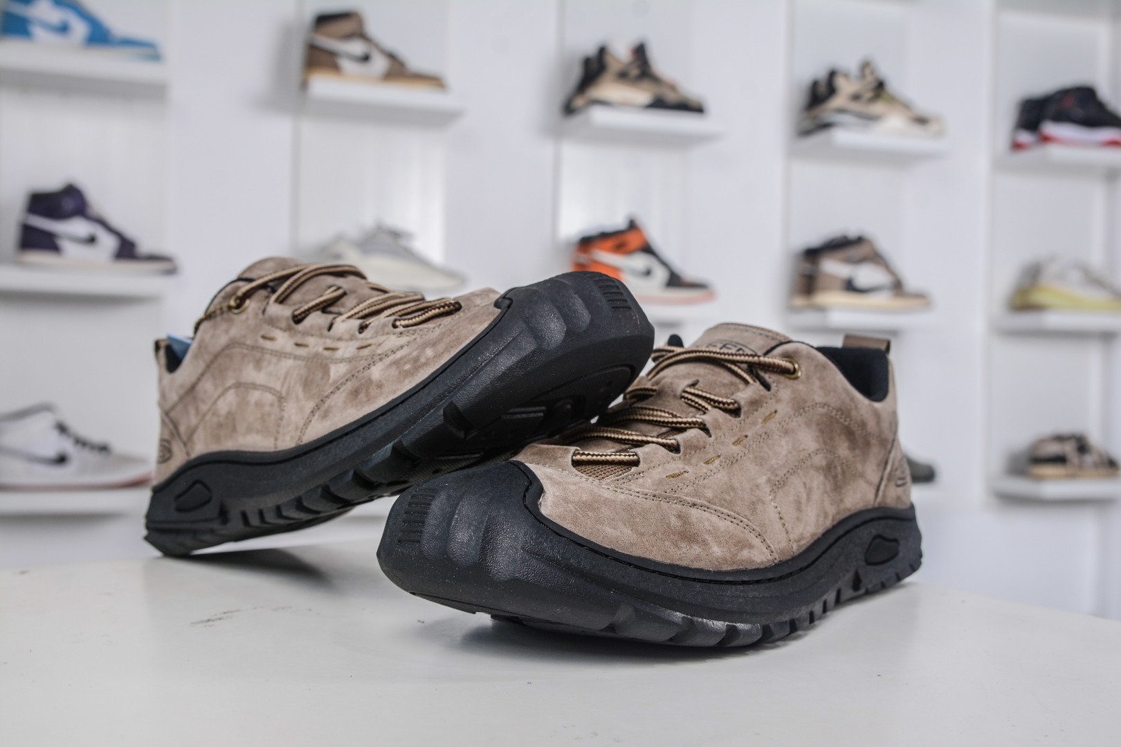 Keen Jasper Rocks SP: Retro Low-Top Suede Hiking & Camping Shoes 5 cmp i1758909177446 9807 0 3