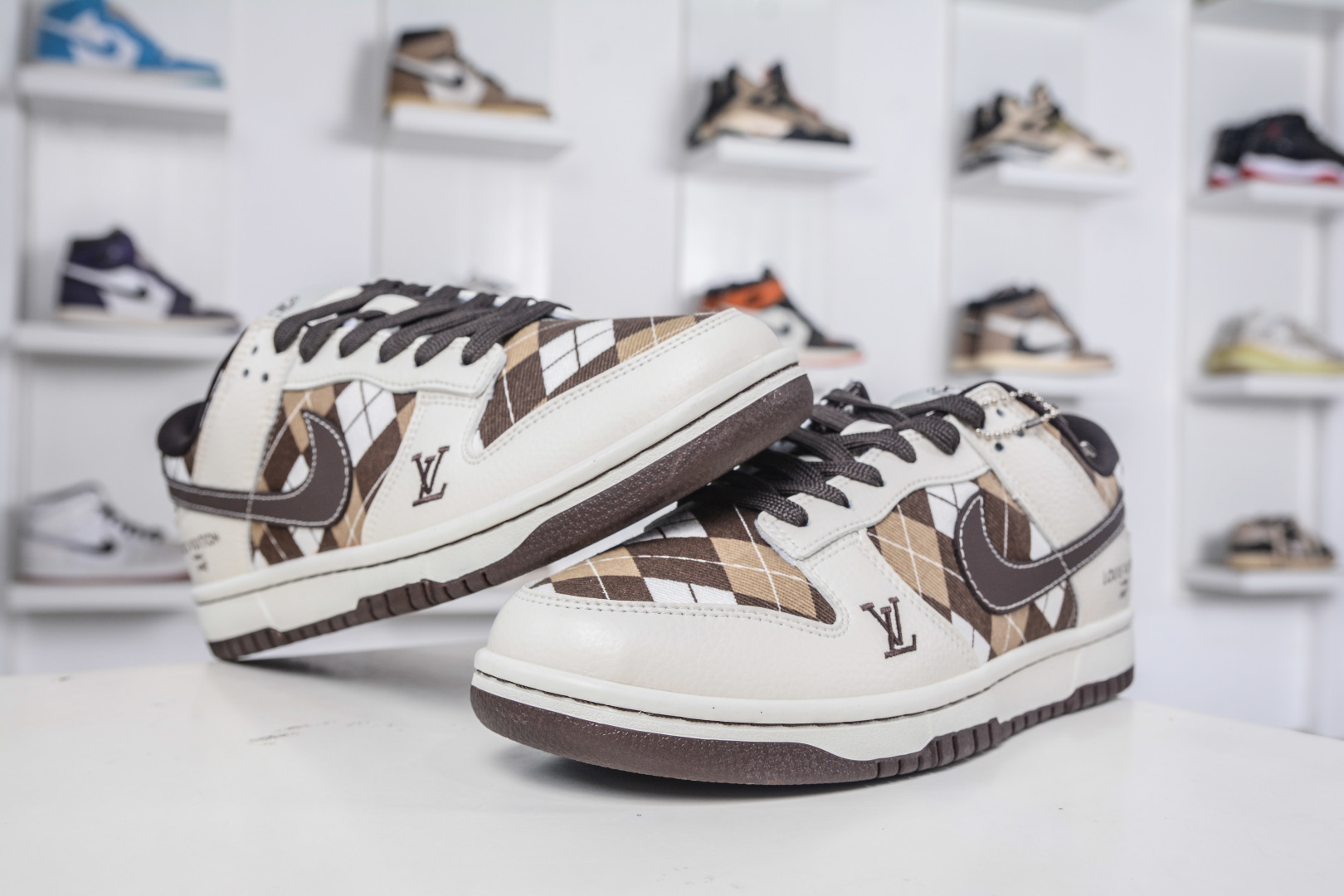 Nike SB Dunk Low x Louis Vuitton White Brown Grid, Premium Quality 5 cmp i1758995666315 8908 0 4