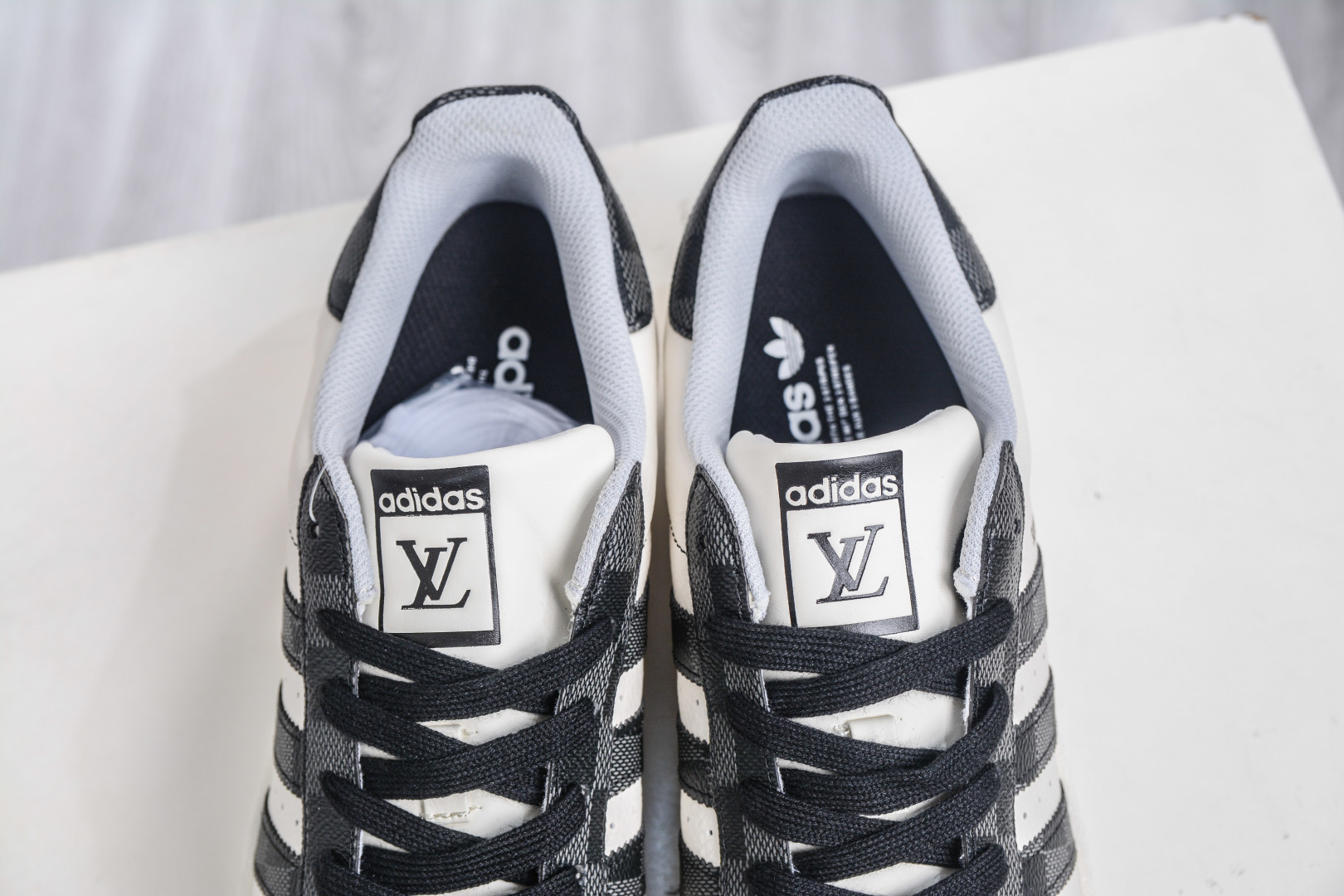 Adidas Originals Superstar x Louis Vuitton White Black Shell Toe Sneakers 9 cmp i1758995762752 154 0 7