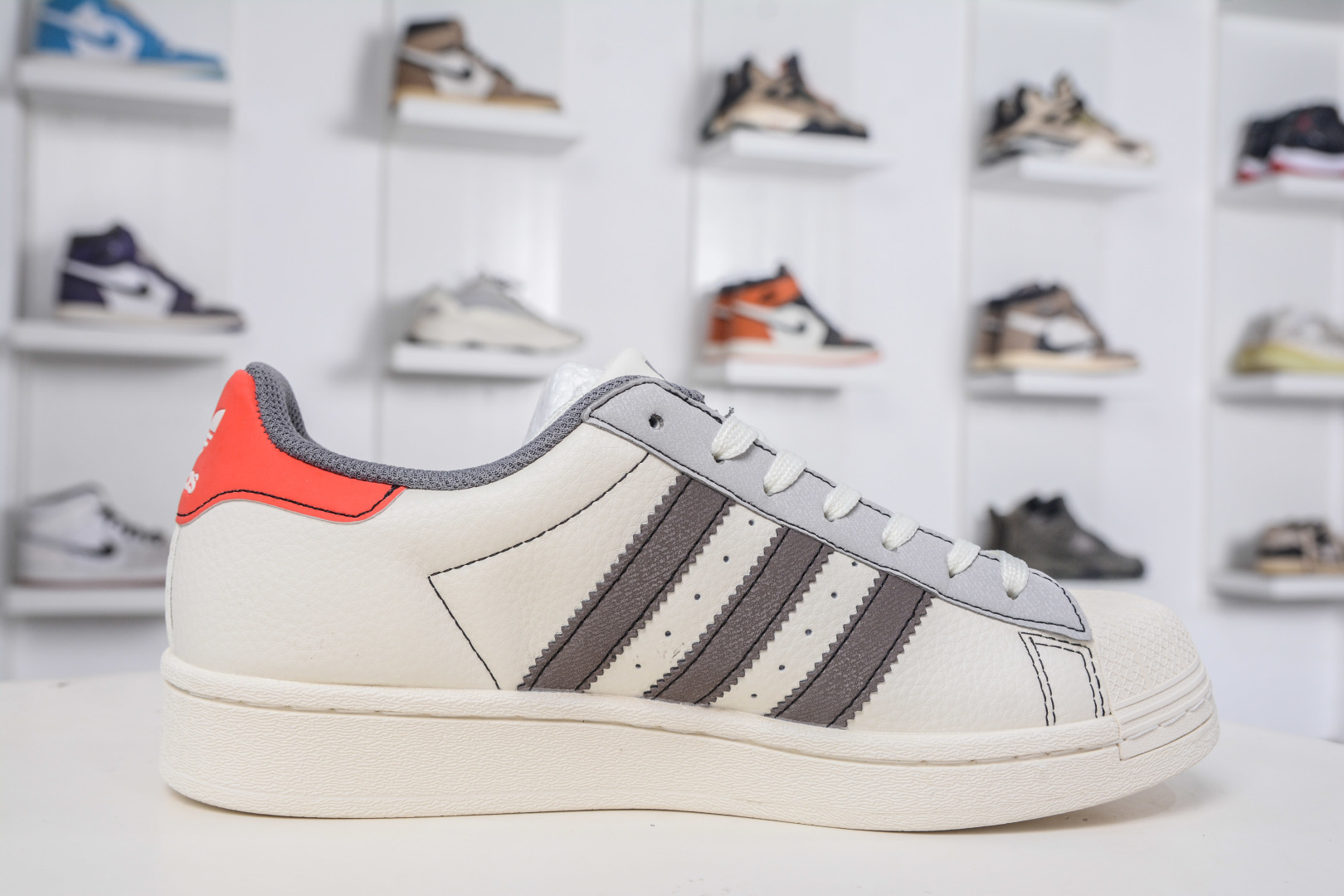 230 AD Originals Superstar x HIRANDA 米白棕红 经典复古贝壳头板鞋 QF5801