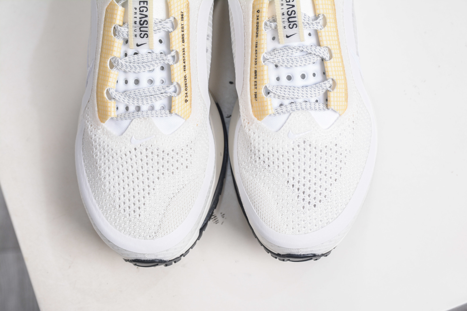 240 Nike Air Zoom Pegasus Premium 耐克网面全掌气垫缓震跑鞋 HQ2593-104