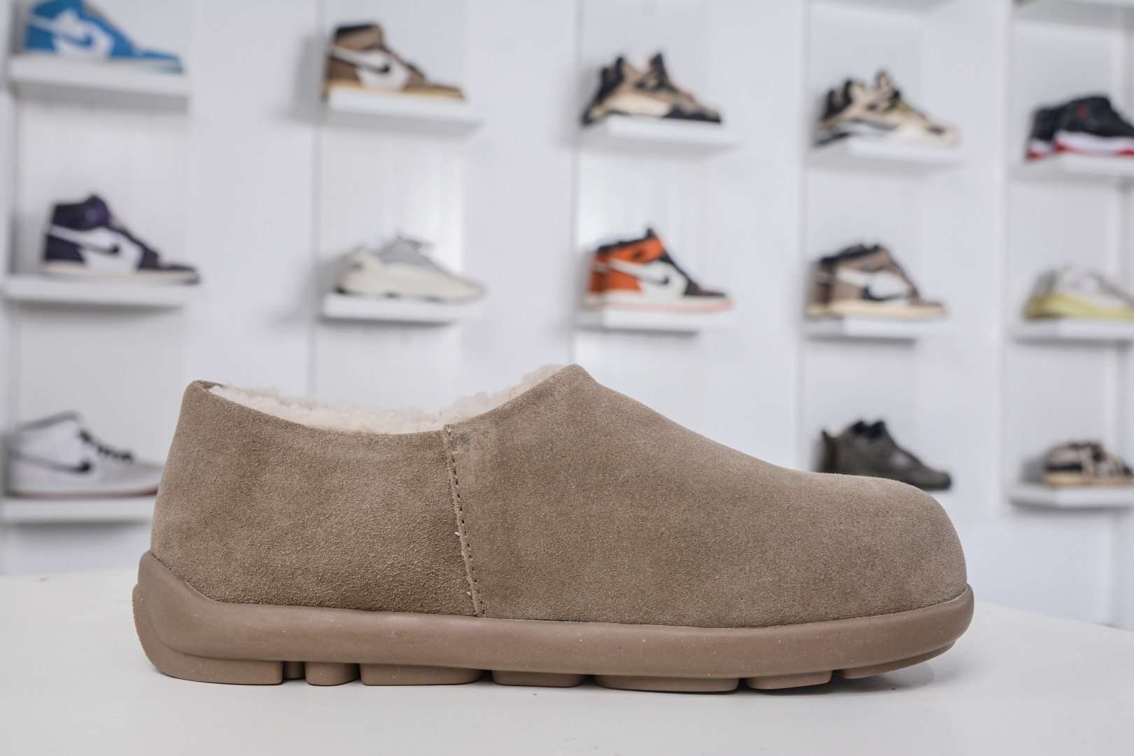 230 UGG DAKOTA 羊皮毛一体高品质 保暖锁热 采用TPU模压定型翻毛皮鞋面材质