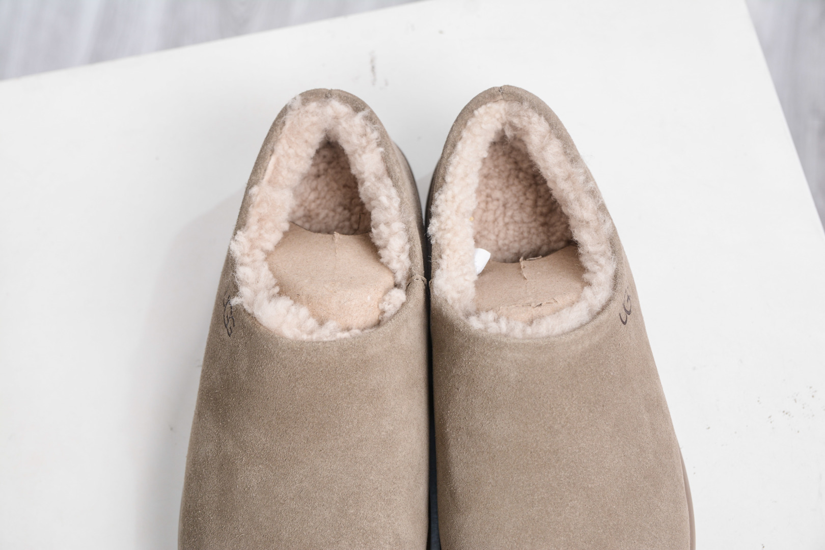 230 UGG DAKOTA 羊皮毛一体高品质 保暖锁热 采用TPU模压定型翻毛皮鞋面材质