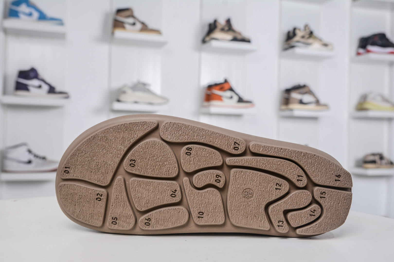 230 UGG DAKOTA 羊皮毛一体高品质 保暖锁热 采用TPU模压定型翻毛皮鞋面材质