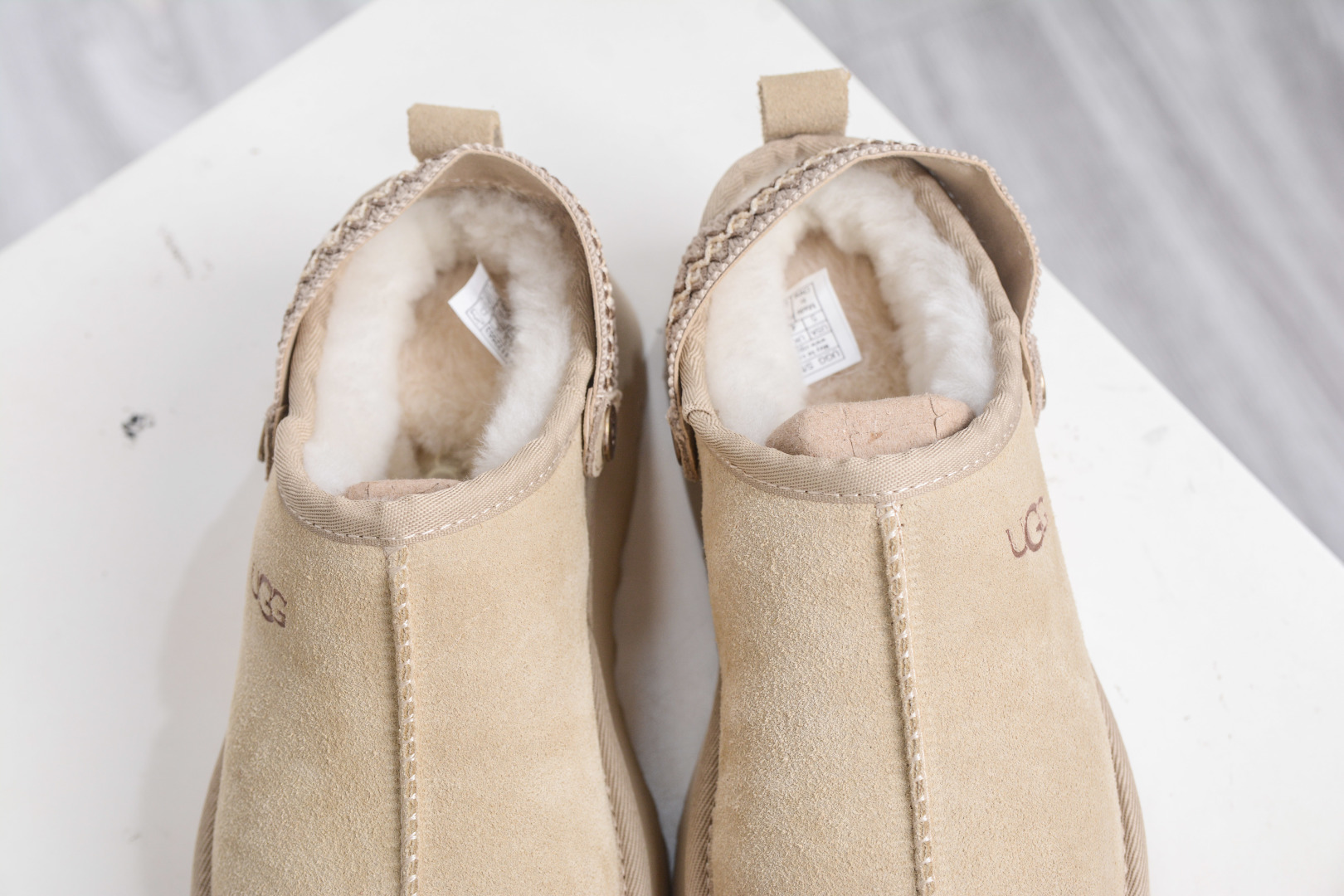 230 UGG 塔茨系列加厚款 穆勒风包头5CM半拖鞋 民族风秋冬雪地靴 1122553-Chinese UA Cheap High Quatity Brand Clothes Bags handbags Sneakers wholesale wholesaler seller from China Factory suppliers Fashion Clothing Shoes best Quality Beautiful Price 230 UGG 塔茨系列加厚款 穆勒风包头5CM半拖鞋 民族风秋冬雪地靴 1122553