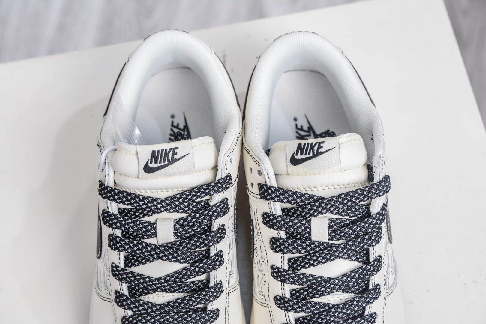 270 Nike SB Dunk Low x NIKE 耐克联名-米黑多小勾 HH7518-094