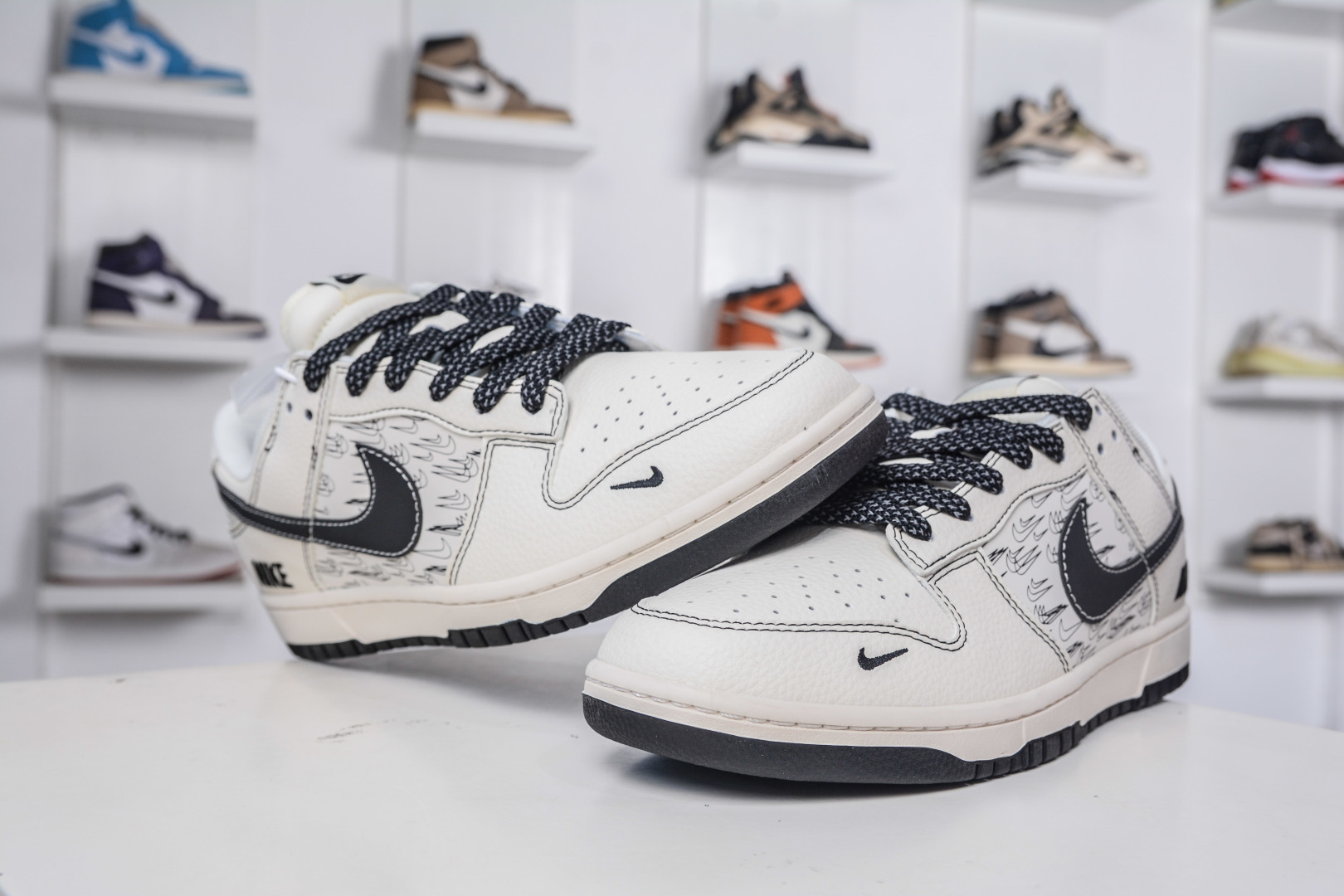 270 Nike SB Dunk Low x NIKE 耐克联名-米黑多小勾 HH7518-094