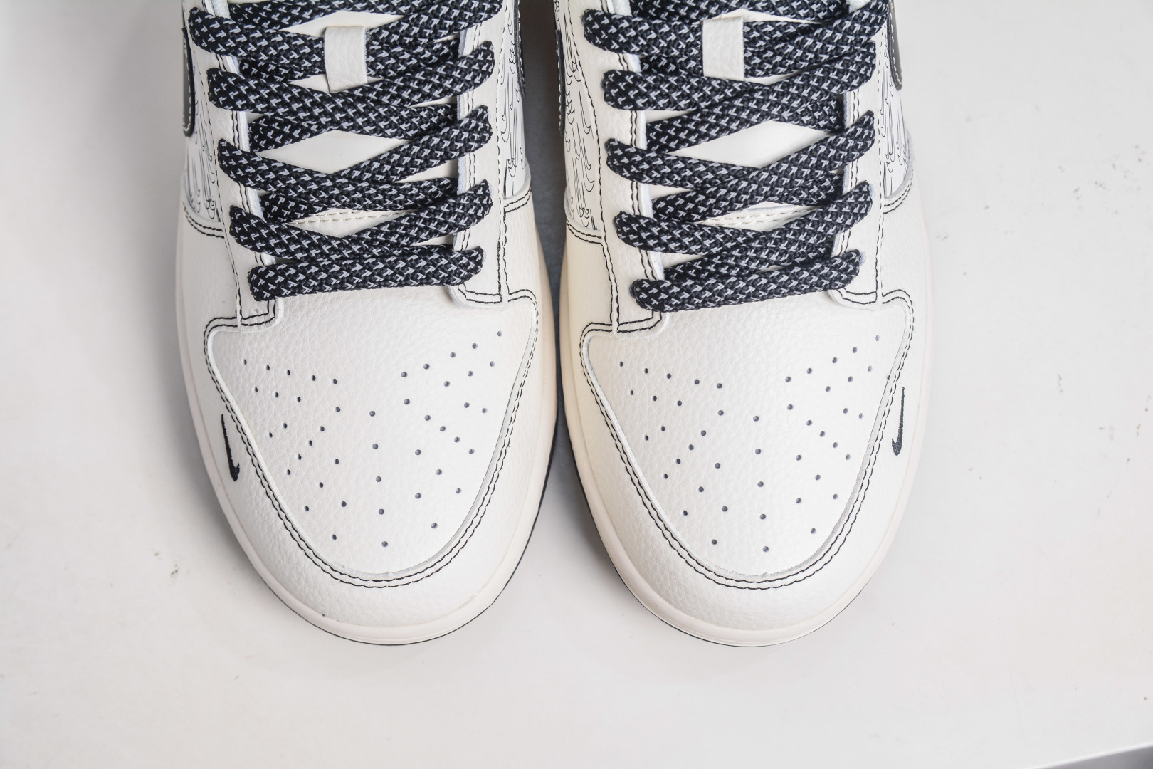 270 Nike SB Dunk Low x NIKE 耐克联名-米黑多小勾 HH7518-094