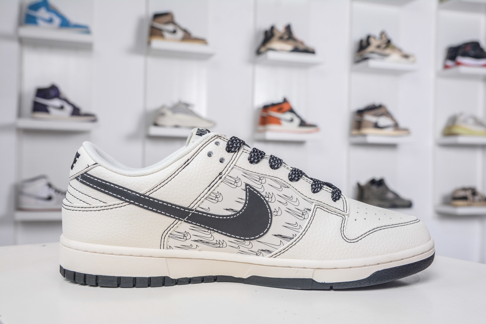 270 Nike SB Dunk Low x NIKE 耐克联名-米黑多小勾 HH7518-094