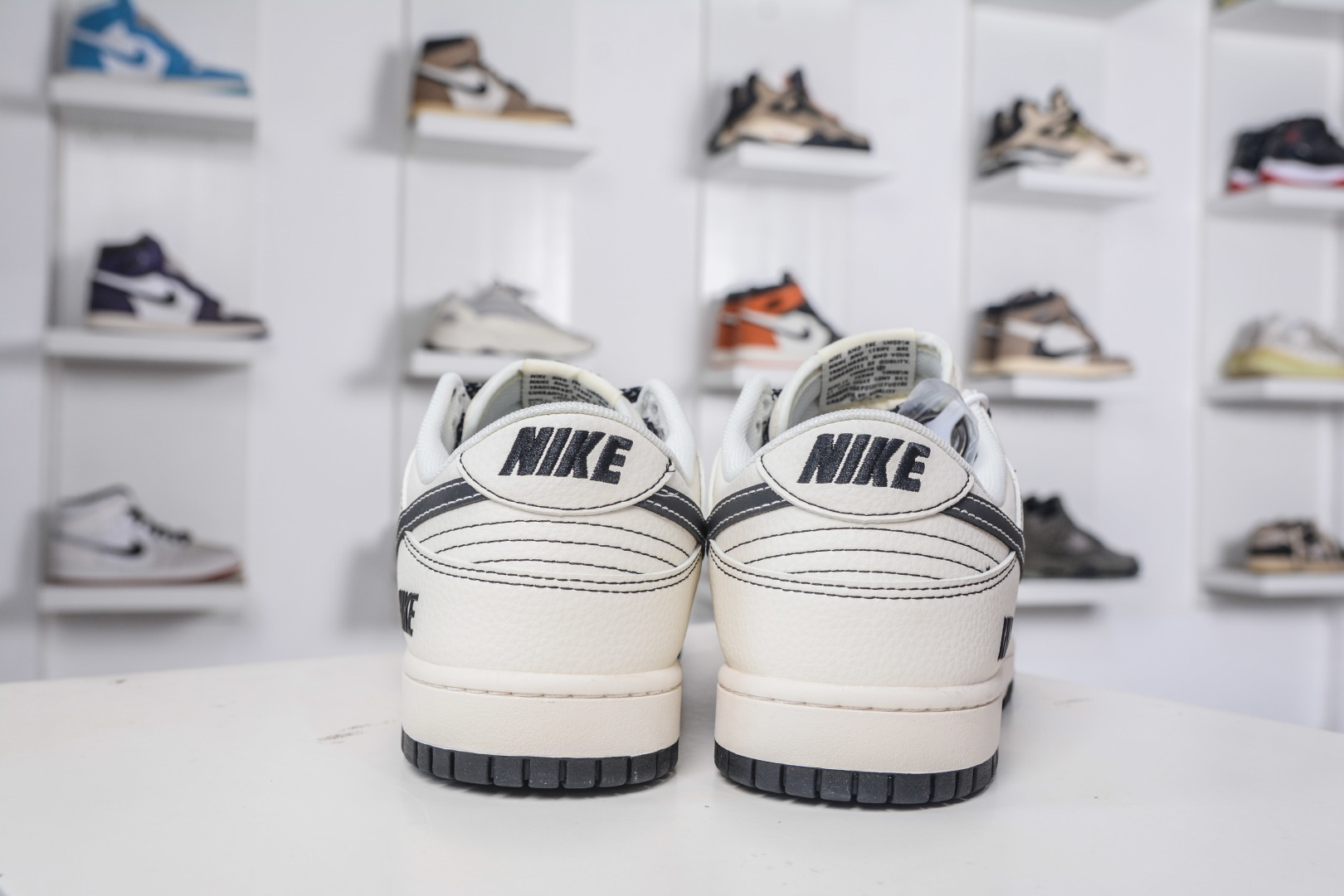 270 Nike SB Dunk Low x NIKE 耐克联名-米黑多小勾 HH7518-094