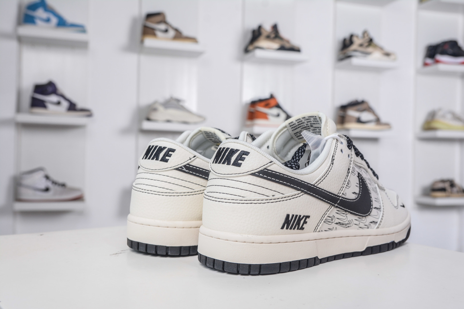 270 Nike SB Dunk Low x NIKE 耐克联名-米黑多小勾 HH7518-094