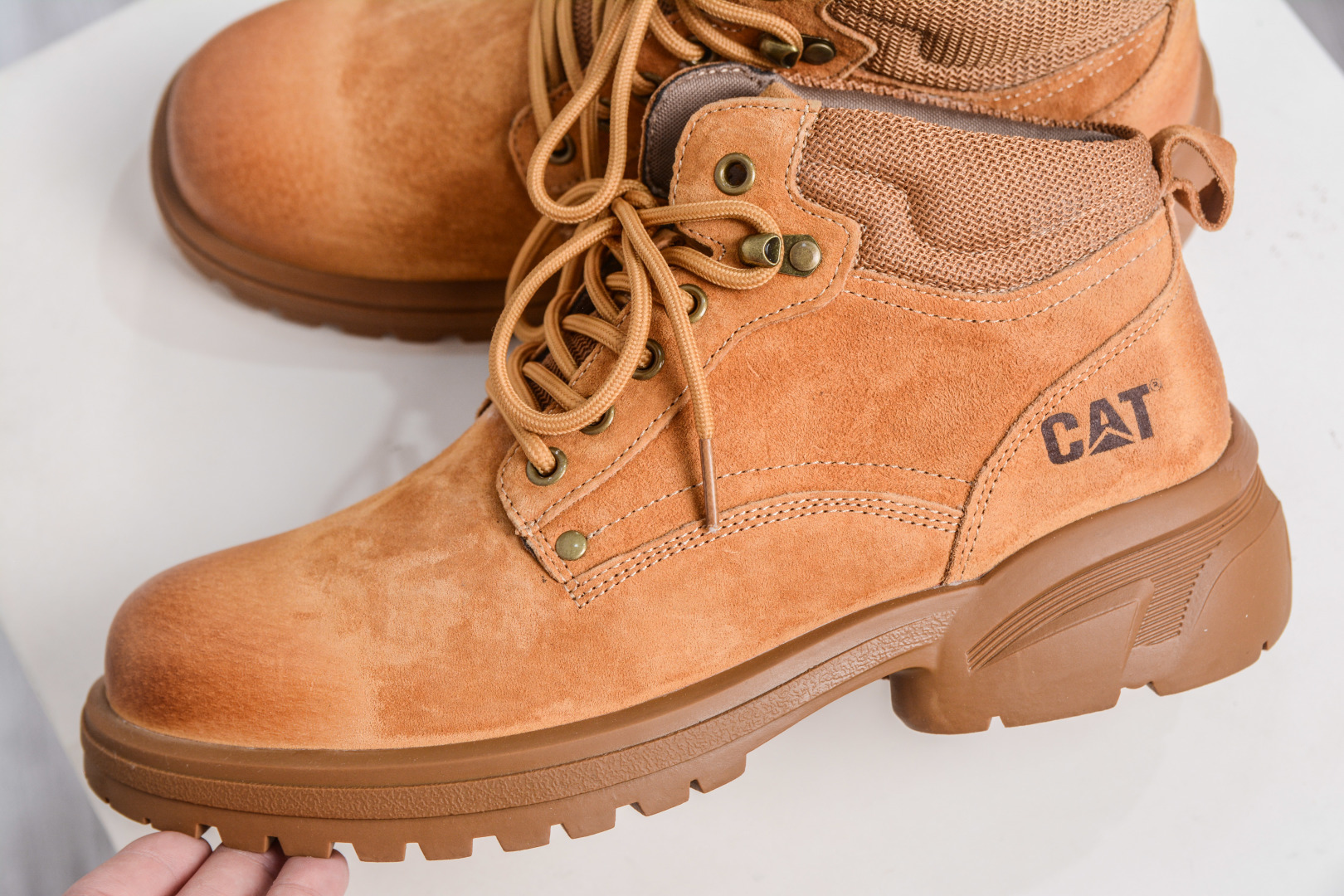 260 CAT卡特 硬汉推土机品牌 典百搭户外中帮休闲马丁靴系列 P721913