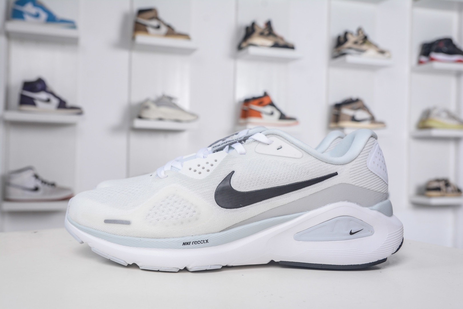 Nike Air Zoom Structure 26 Lightweight Running Shoes - Breathable Comfort