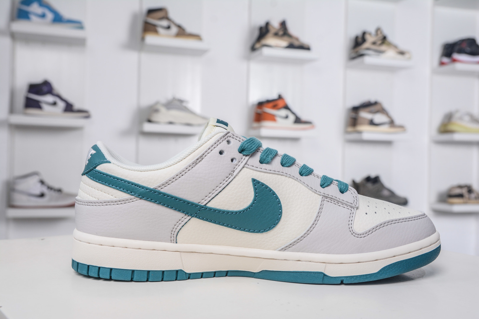 Nike SB Dunk Low x Dior Collab: Premium Grey, White & Green Sneakers 4 cmp i1759601758992 1872 0 2