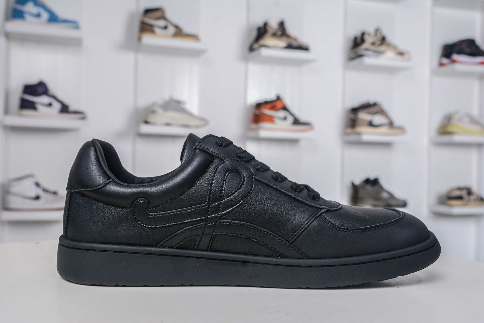 Loewe Jambo Leather Lace-Up Sneakers - Round Toe, Low-Profile Design 4 cmp i1759601992212 1024 0 2