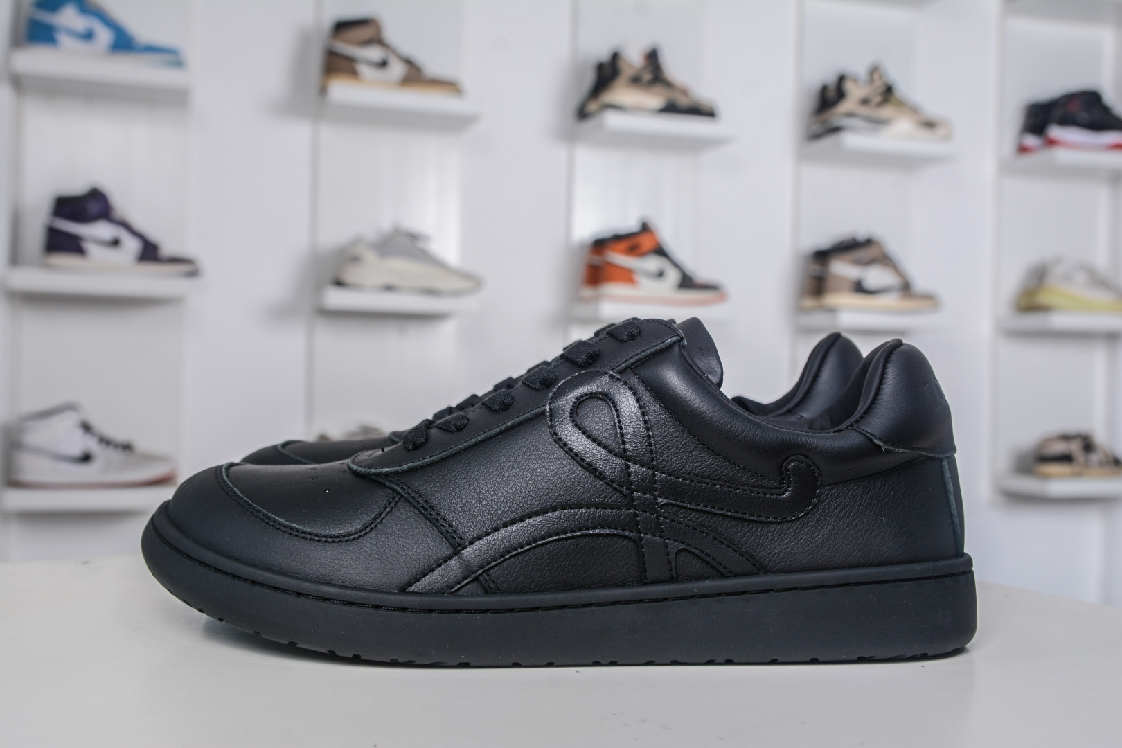 Loewe Jambo Leather Lace-Up Sneakers - Round Toe, Low-Profile Design 2 cmp i1759601992214 1554 0 0