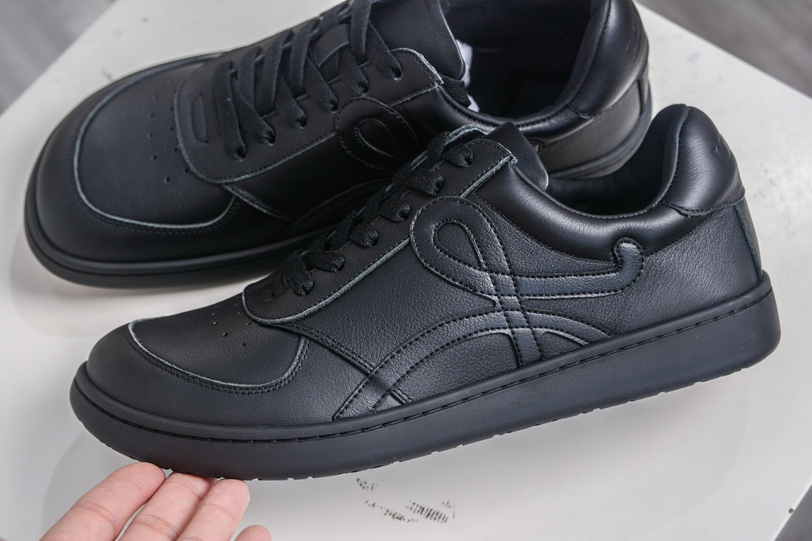 Loewe Jambo Leather Lace-Up Sneakers - Round Toe, Low-Profile Design 8 cmp i1759601992274 7255 0 6