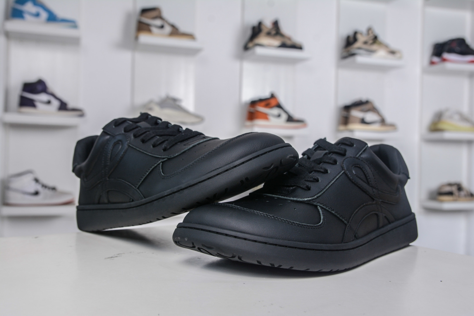 Loewe Jambo Leather Lace-Up Sneakers - Round Toe, Low-Profile Design 5 cmp i1759601993275 4824 0 3