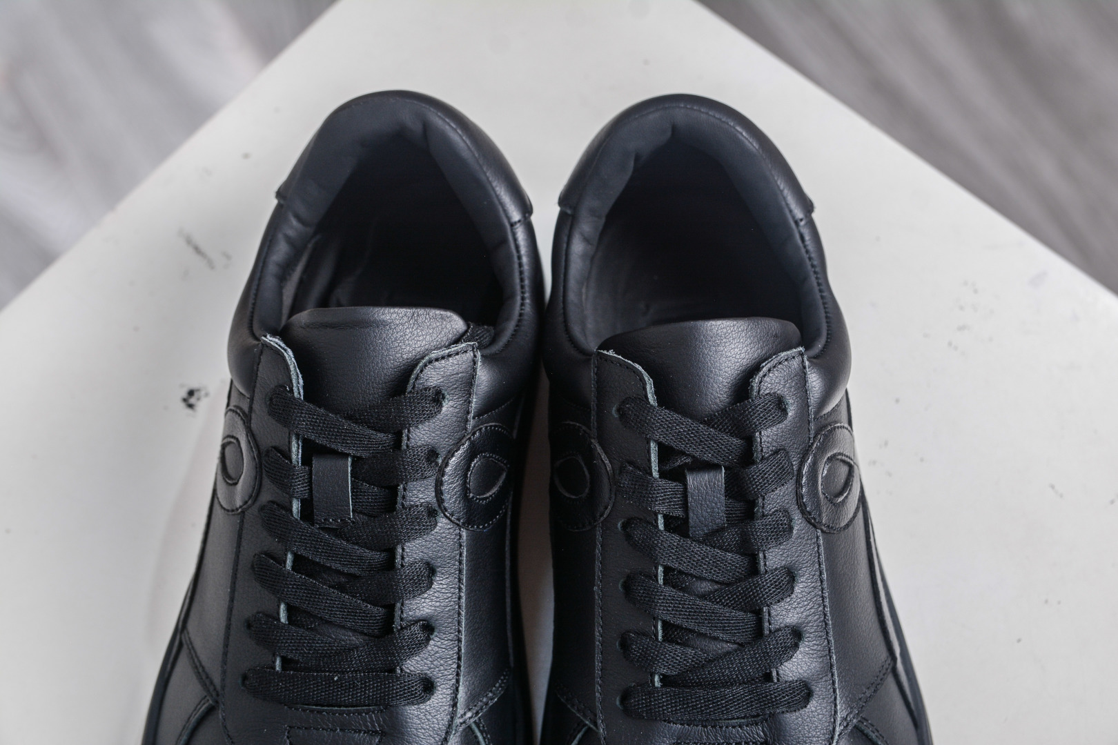 Loewe Jambo Leather Lace-Up Sneakers - Round Toe, Low-Profile Design 9 cmp i1759601993276 6868 0 7