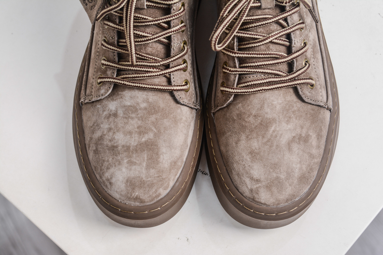 Timberland 添柏岚/天伯伦 户外中帮休闲马丁靴系列 TB10072 KHAKI