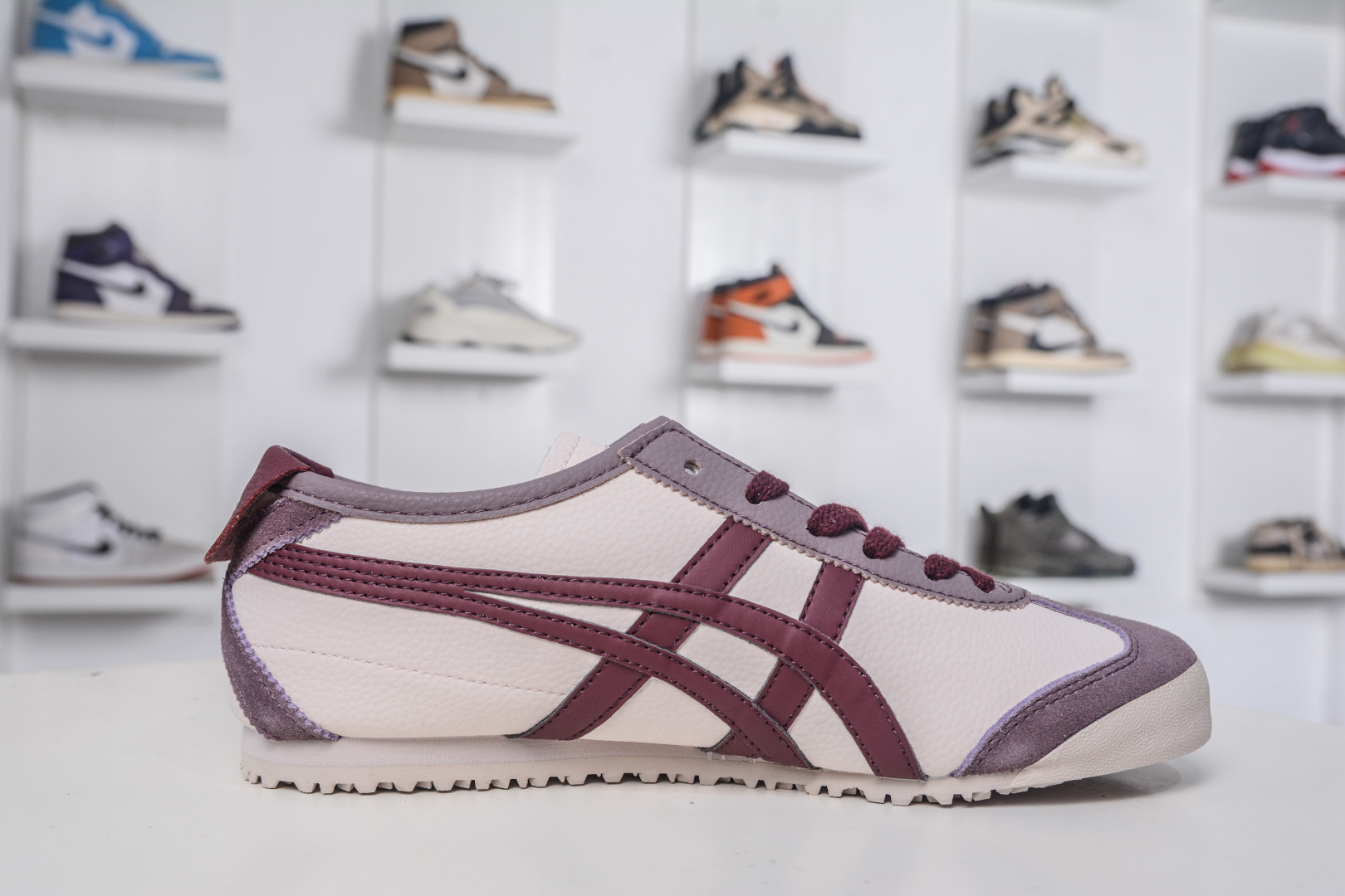 Asics Onitsuka Tiger Mexico 66 VIN Sneakers: Classic Style, Modern Comfort 4 cmp i1759602652964 908 0 2