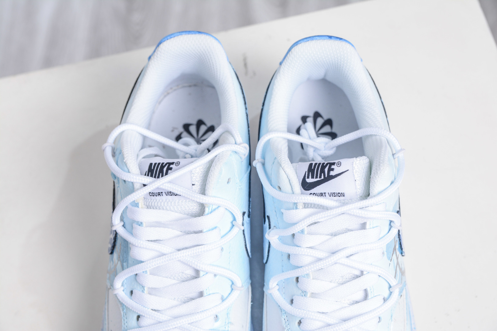 260 Nike Court Vision Low 手绘涂鸦绑带 休闲运动板鞋 低帮百搭透气休闲运动板鞋 DH2987-101