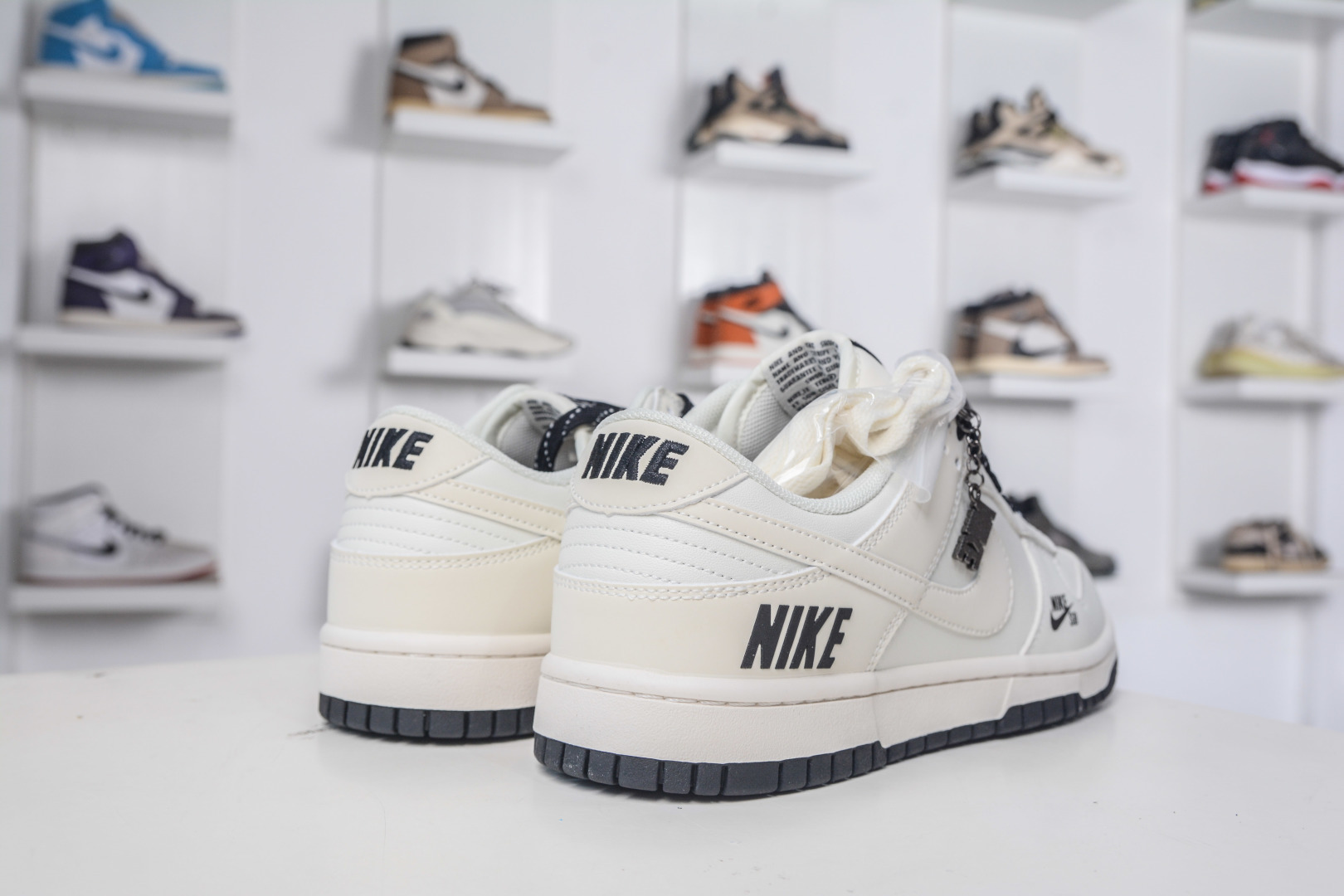 270 Nike SB Dunk Low x NIKE 耐克联名-米白黑 CS1688-118