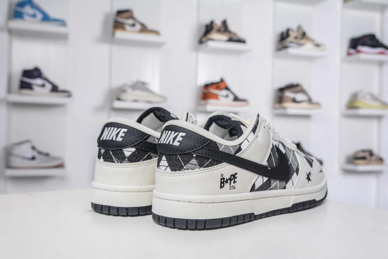 270 Nike SB Dunk Low x BAPE 猿人头联名-白黑网格 SC0601-463