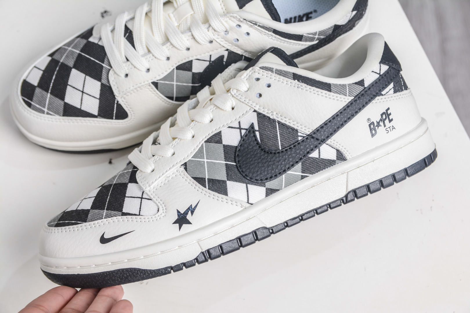 270 Nike SB Dunk Low x BAPE 猿人头联名-白黑网格 SC0601-463