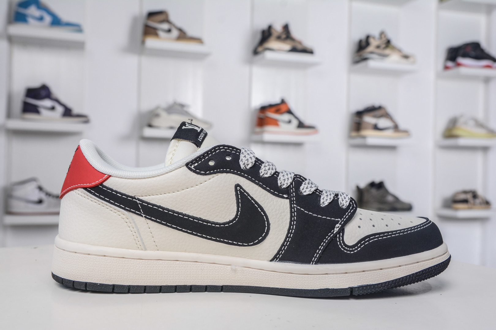 270 TS x Air Jordan x Louis Vuitton AJ1 Low 倒钩低帮LV联名-白黑红尾 ZH2598-162