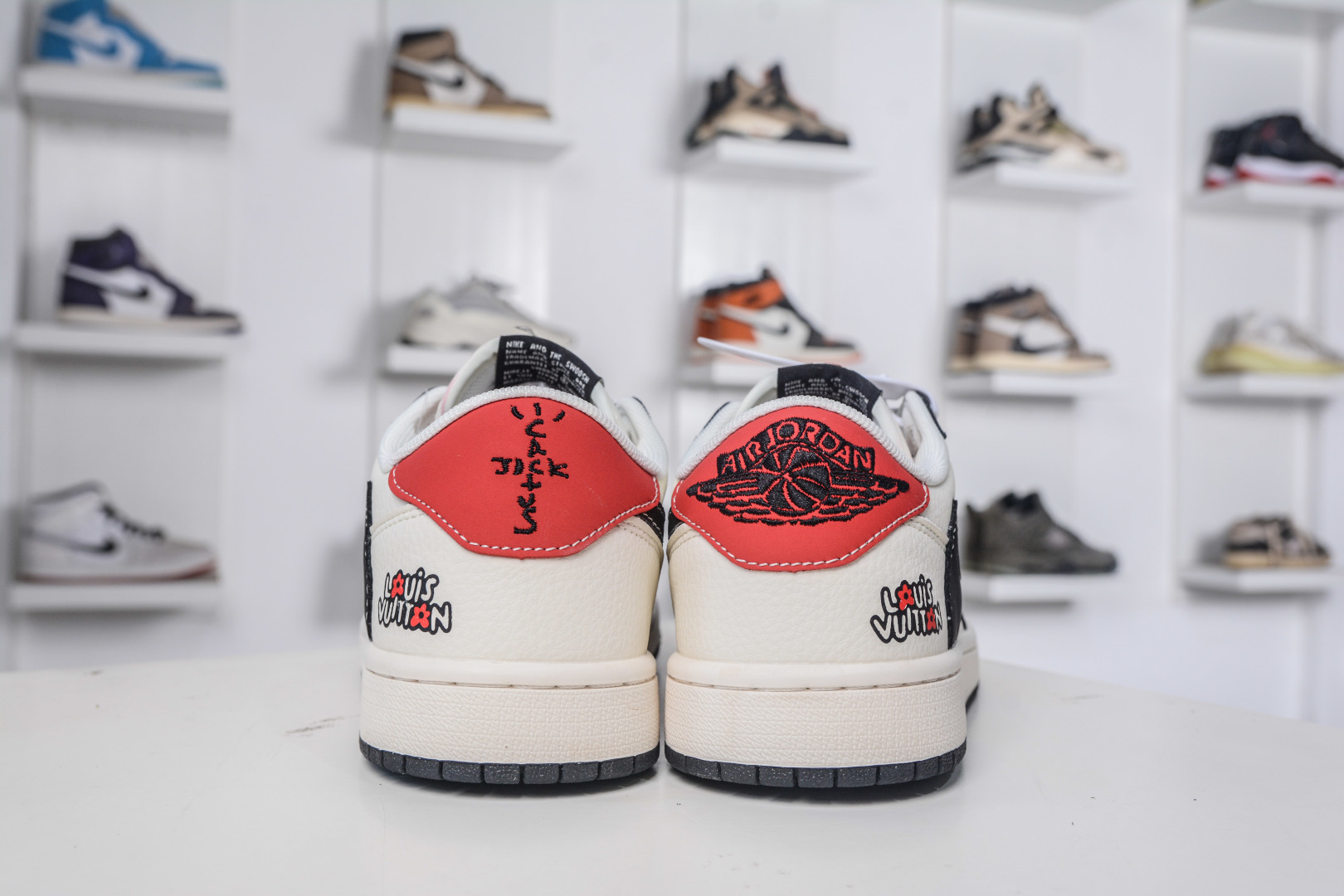 270 TS x Air Jordan x Louis Vuitton AJ1 Low 倒钩低帮LV联名-白黑红尾 ZH2598-162