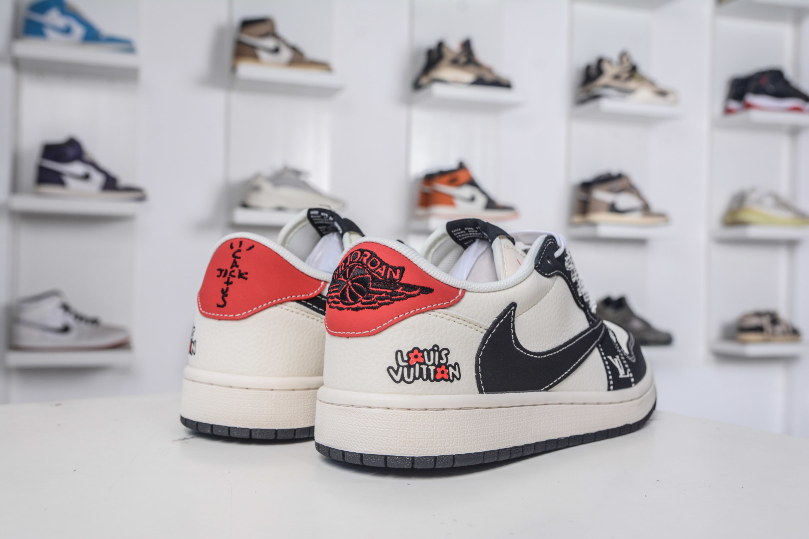 270 TS x Air Jordan x Louis Vuitton AJ1 Low 倒钩低帮LV联名-白黑红尾 ZH2598-162