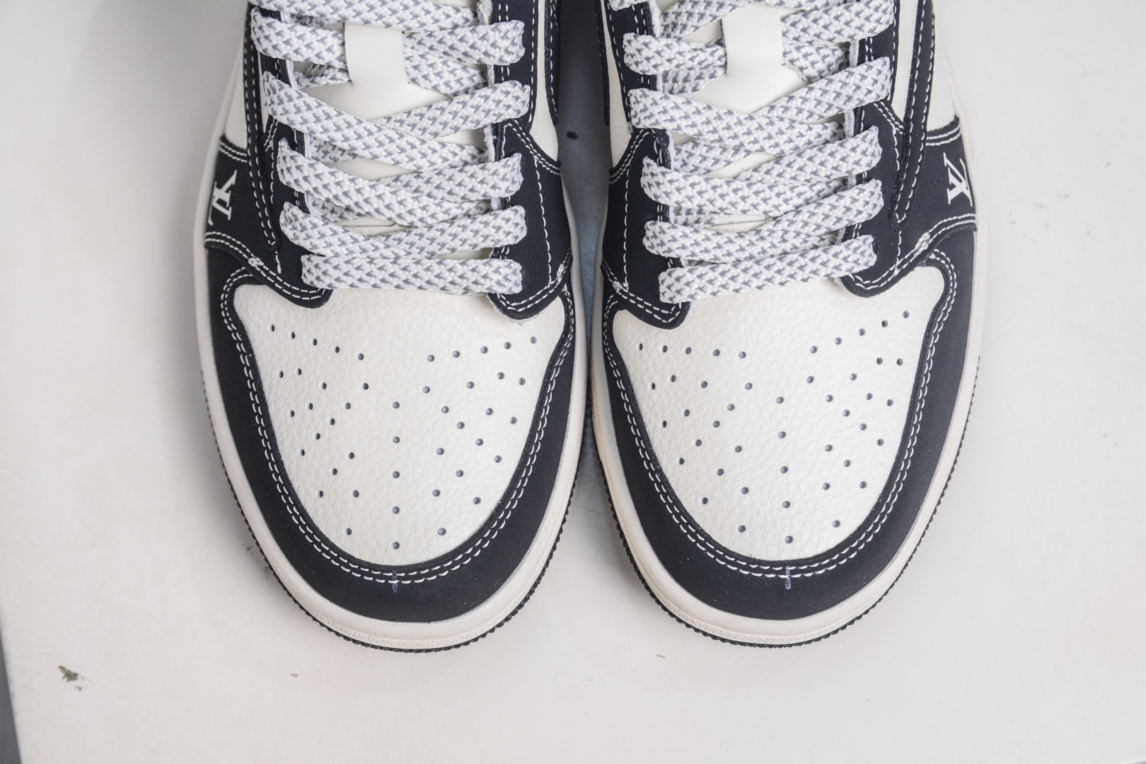 270 TS x Air Jordan x Louis Vuitton AJ1 Low 倒钩低帮LV联名-白黑红尾 ZH2598-162