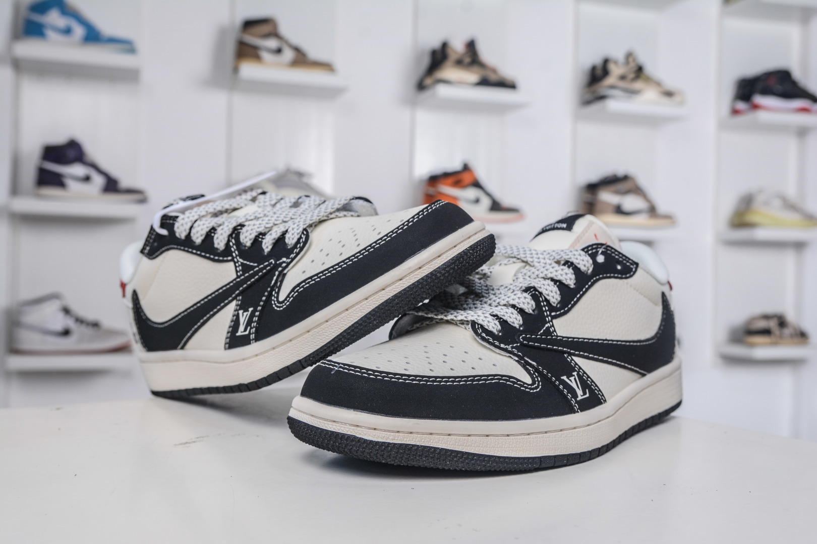 270 TS x Air Jordan x Louis Vuitton AJ1 Low 倒钩低帮LV联名-白黑红尾 ZH2598-162