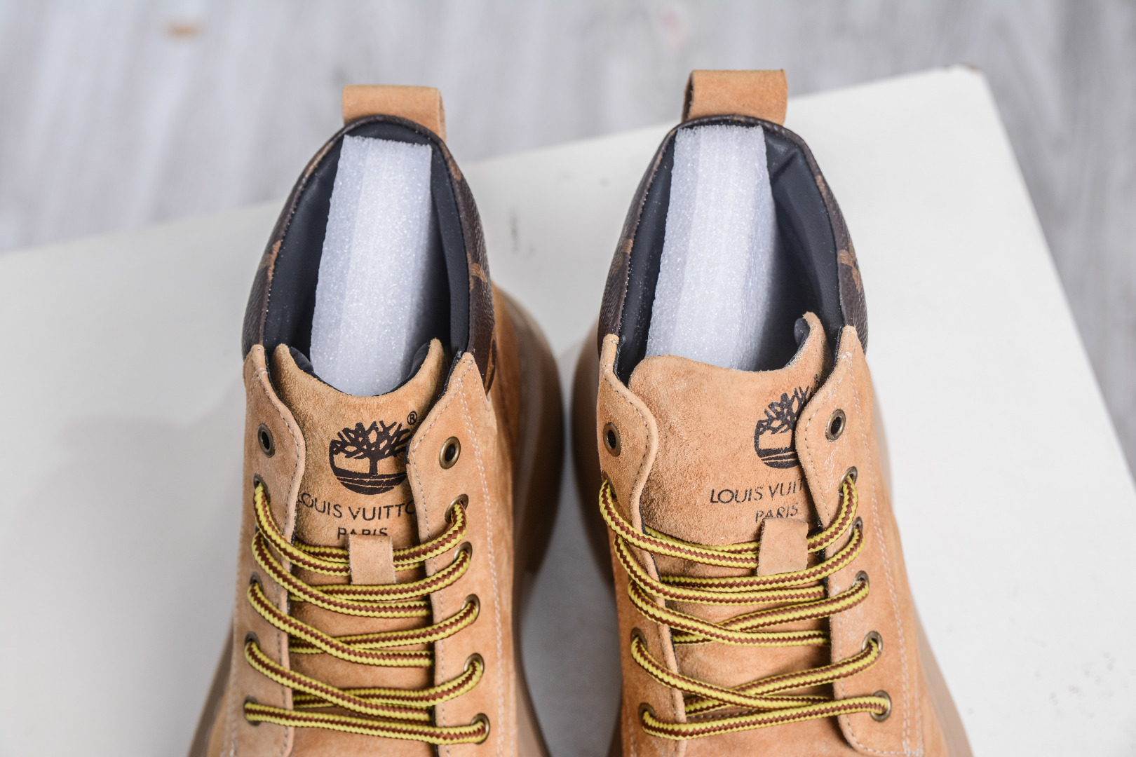 280 Lv x Timberland Lv联名添柏岚大黄靴 顶奢流量品牌与时代经典的结合之作 巴黎时装首秀