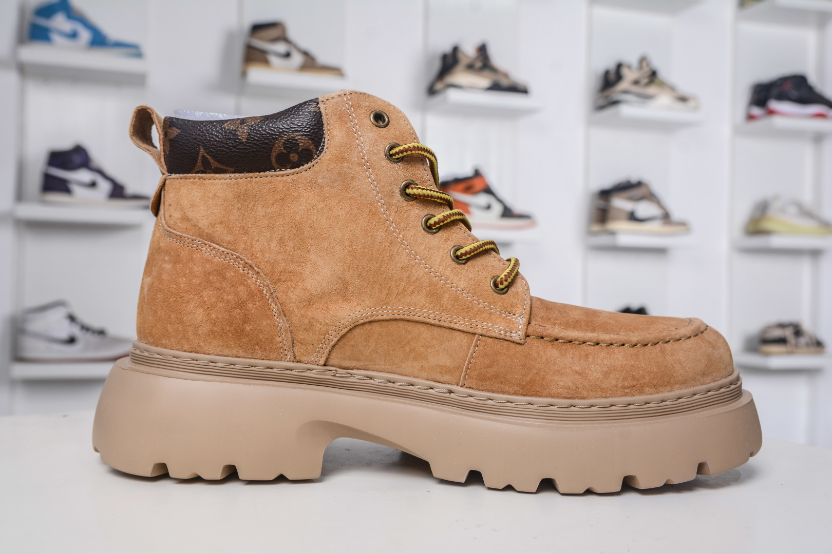 280 Lv x Timberland Lv联名添柏岚大黄靴 顶奢流量品牌与时代经典的结合之作 巴黎时装首秀