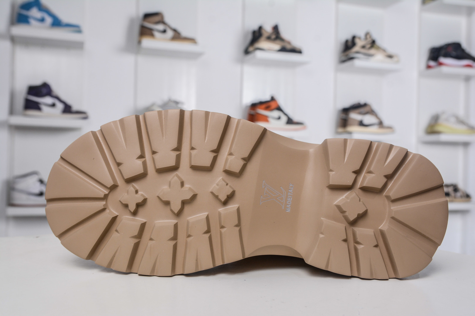 280 Lv x Timberland Lv联名添柏岚大黄靴 顶奢流量品牌与时代经典的结合之作 巴黎时装首秀