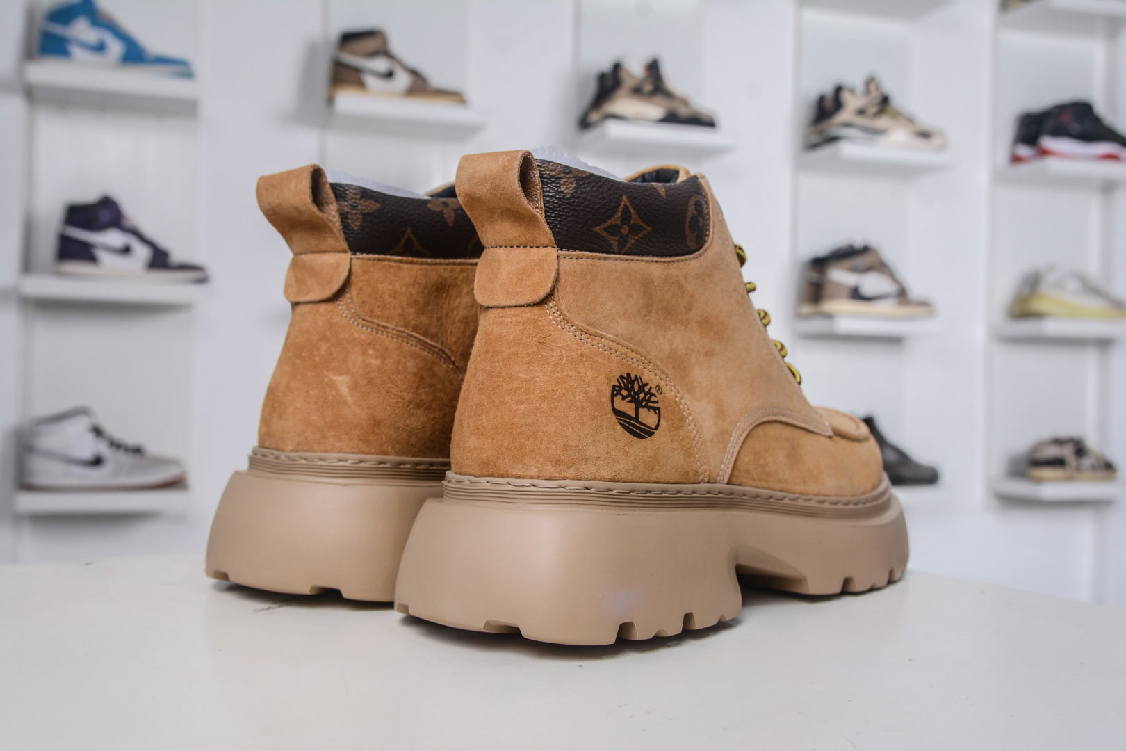 280 Lv x Timberland Lv联名添柏岚大黄靴 顶奢流量品牌与时代经典的结合之作 巴黎时装首秀