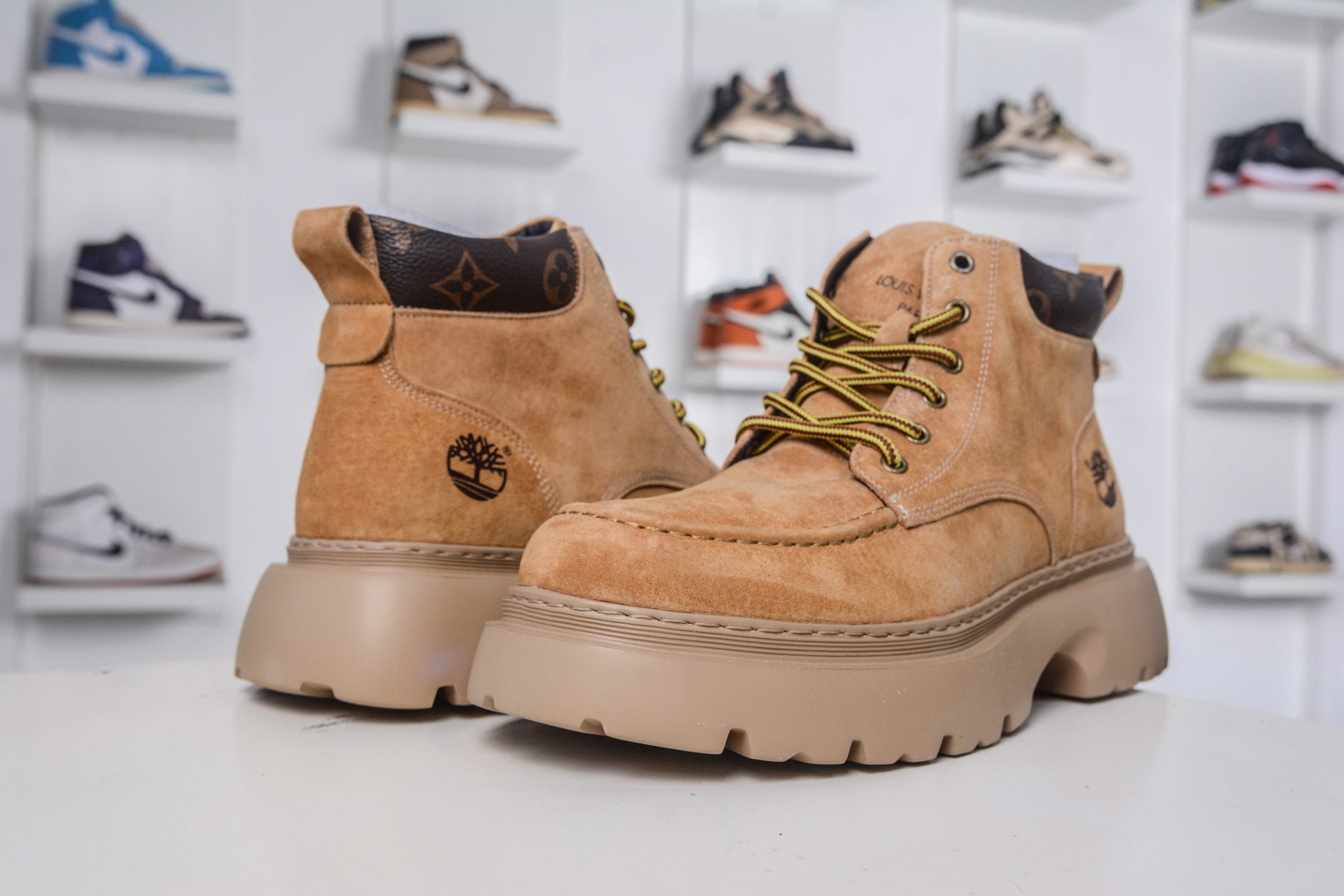280 Lv x Timberland Lv联名添柏岚大黄靴 顶奢流量品牌与时代经典的结合之作 巴黎时装首秀