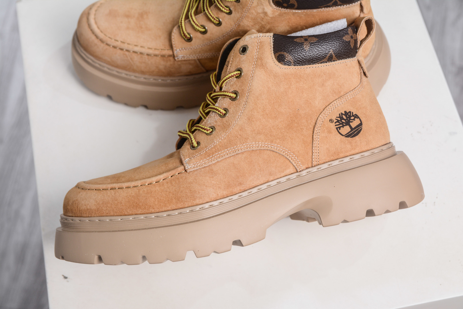 280 Lv x Timberland Lv联名添柏岚大黄靴 顶奢流量品牌与时代经典的结合之作 巴黎时装首秀