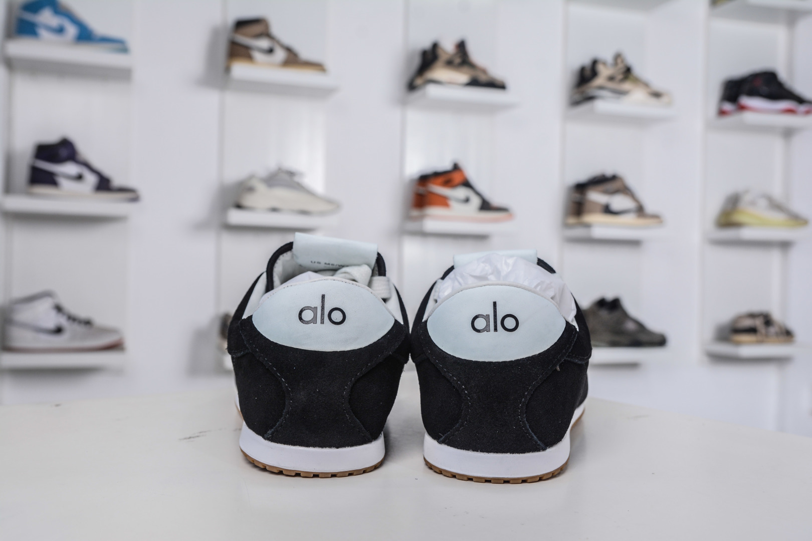 210 Alo yoga Sunset Seaker 黑色 休闲城市通勤复古薄底德迅鞋