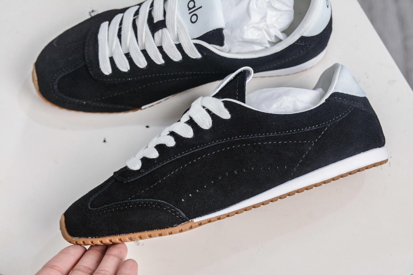 210 Alo yoga Sunset Seaker 黑色 休闲城市通勤复古薄底德迅鞋