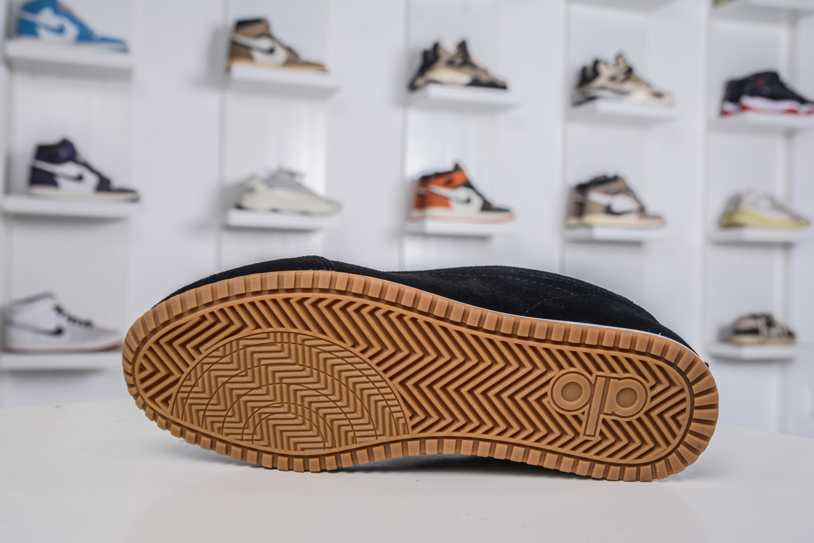 210 Alo yoga Sunset Seaker 黑色 休闲城市通勤复古薄底德迅鞋