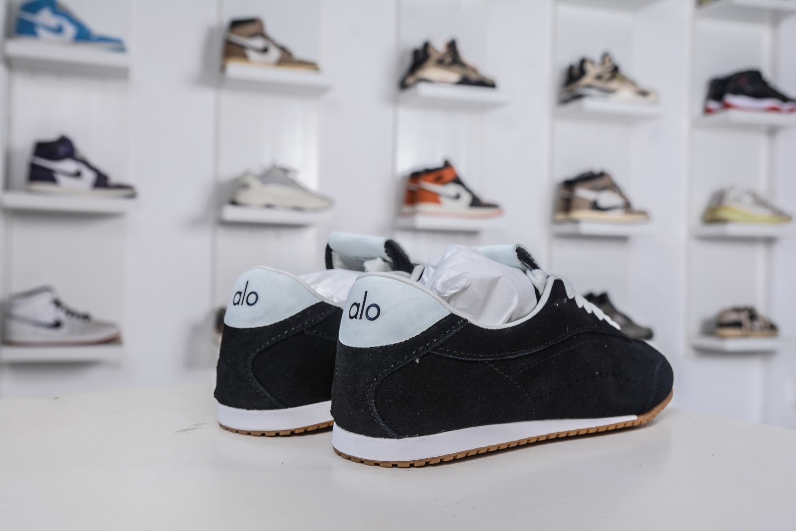 210 Alo yoga Sunset Seaker 黑色 休闲城市通勤复古薄底德迅鞋