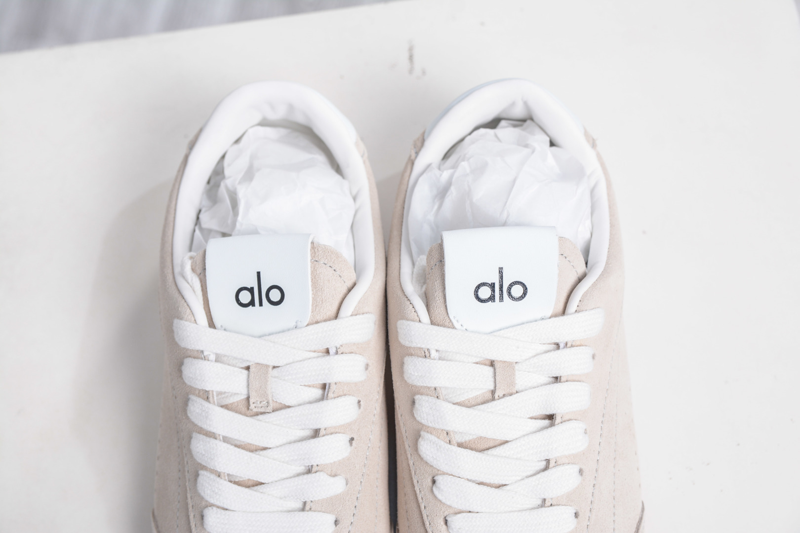 210 Alo yoga Sunset Seaker 米色 休闲城市通勤复古薄底德迅鞋