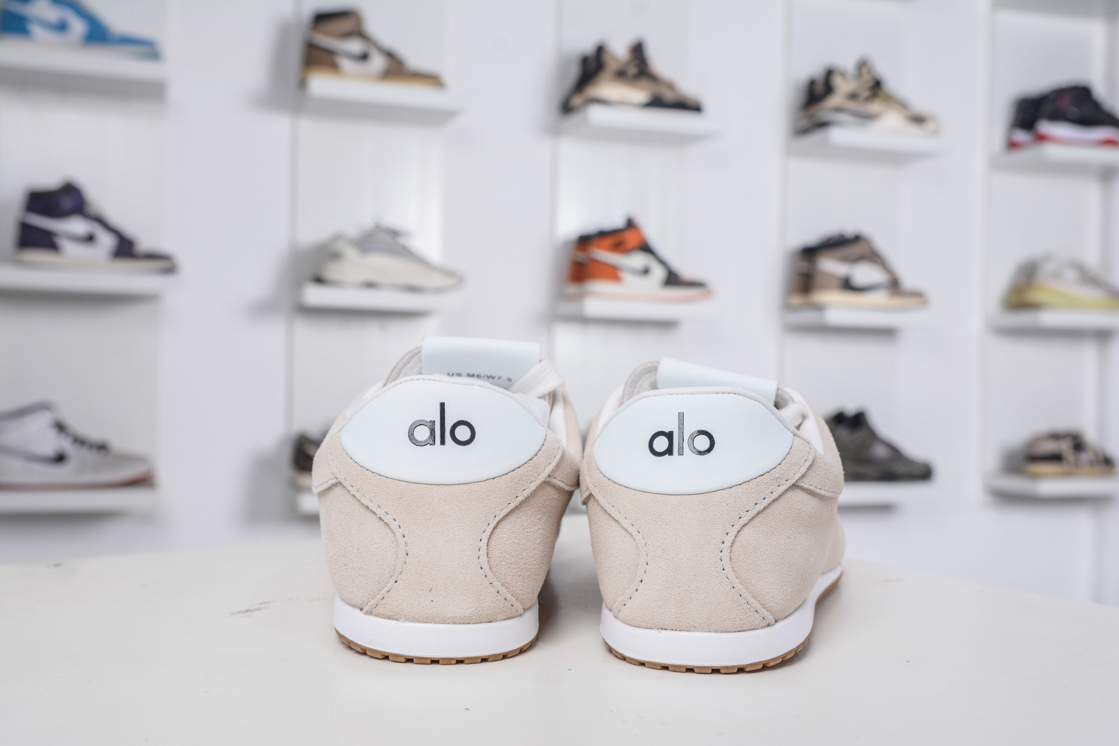 210 Alo yoga Sunset Seaker 米色 休闲城市通勤复古薄底德迅鞋