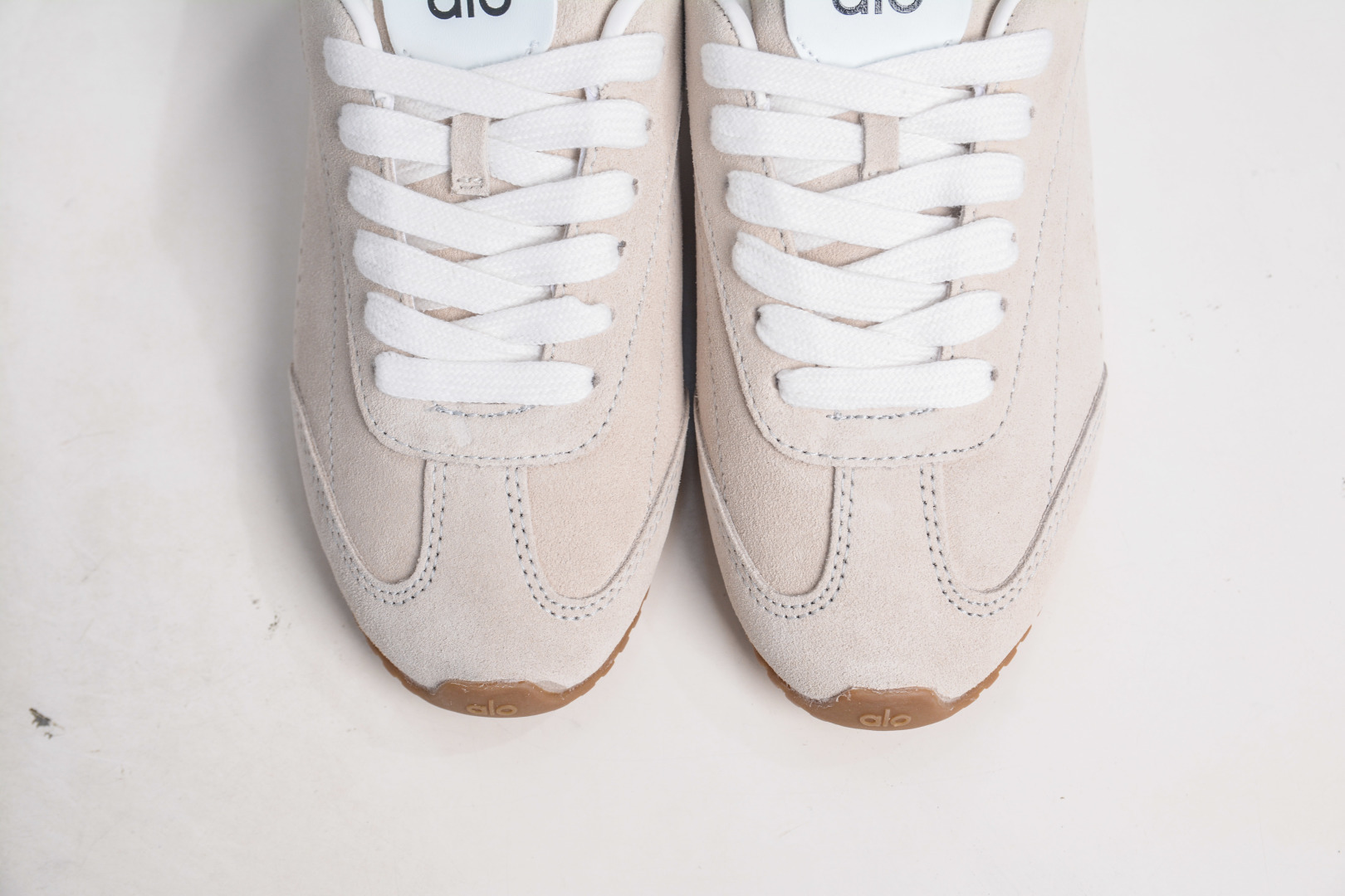 210 Alo yoga Sunset Seaker 米色 休闲城市通勤复古薄底德迅鞋