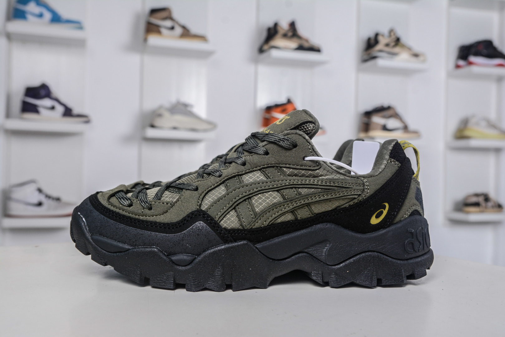 Asics GEL-PICKAX Hiking Shoes - Outdoor, Balanced, Cushioned, and Anti-Slip 2 cmp i1760032421978 1090 0 0